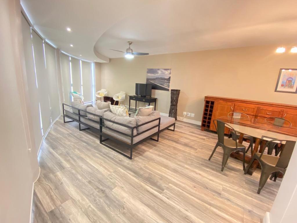סטראנד Loddey'S Self Catering Apartments - By Beach Collection מראה חיצוני תמונה