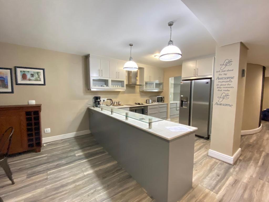 סטראנד Loddey'S Self Catering Apartments - By Beach Collection מראה חיצוני תמונה