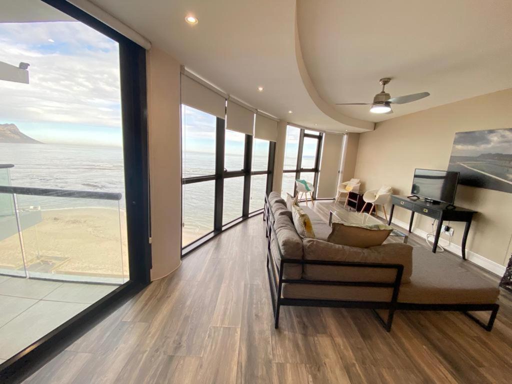 סטראנד Loddey'S Self Catering Apartments - By Beach Collection מראה חיצוני תמונה